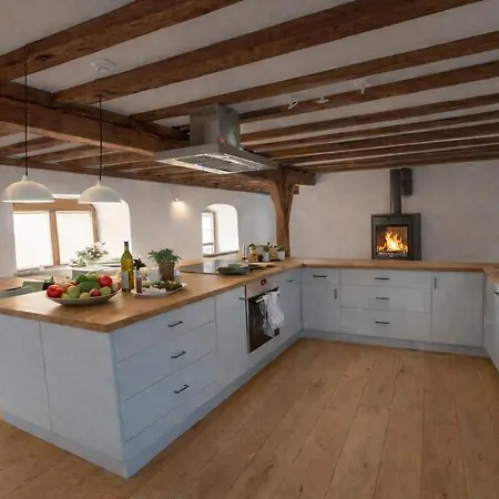 Semesterbostad Historisches Haus - Innere Burg - Fuer Gruppen Habitzheim