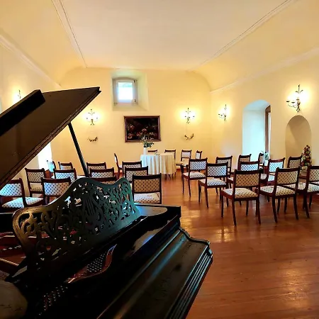 Semesterbostad Historisches Haus - Innere Burg - Fuer Gruppen Habitzheim